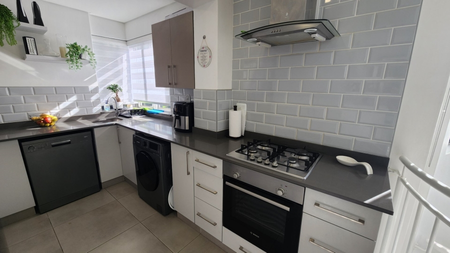 2 Bedroom Property for Sale in Island View Western Cape
